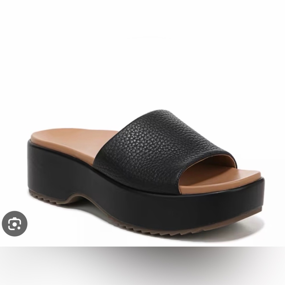 Tristan Black and Tan Platform Slides
